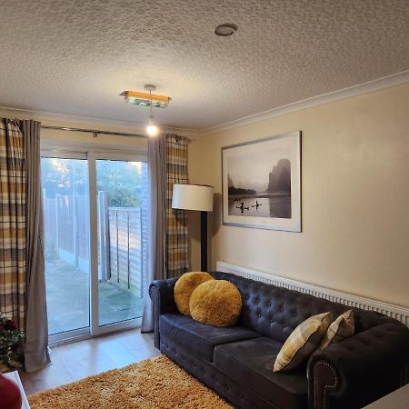 Crane Home In Dagenham With Free Wi Fi Екстериор снимка