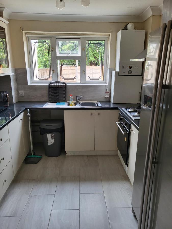 Crane Home In Dagenham With Free Wi Fi Екстериор снимка