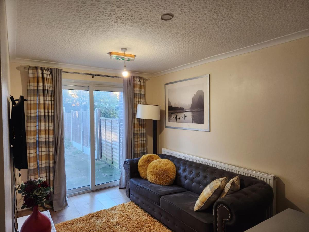 Crane Home In Dagenham With Free Wi Fi Екстериор снимка