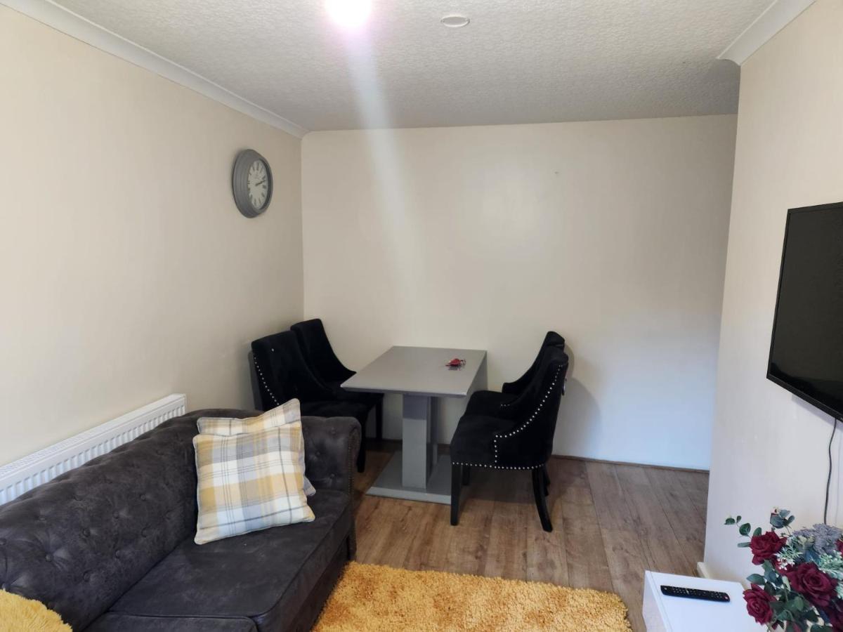 Crane Home In Dagenham With Free Wi Fi Екстериор снимка