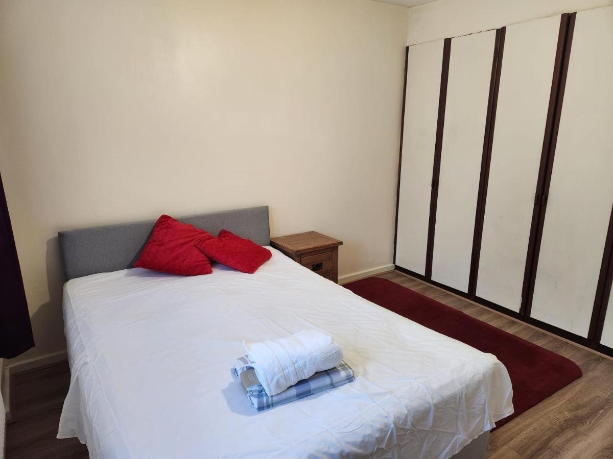 Crane Home In Dagenham With Free Wi Fi Екстериор снимка